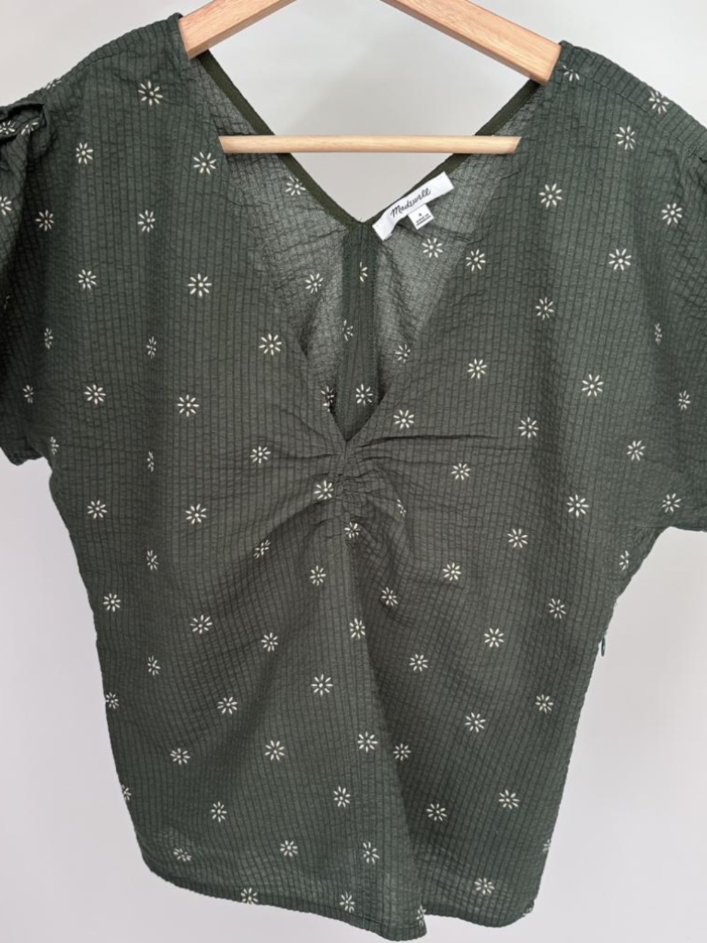 Madewell Seersucker Top Olive Daisy Size 4 V-Neck